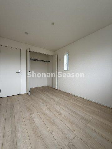 【洋室】 | 全室収納付きで、増えがちな学習用具・衣類や、季節家電なども、各部屋に収納でき便利ですよ。