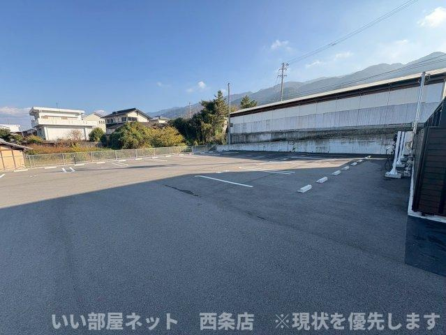 シャーメゾンコンフォーザの駐車場