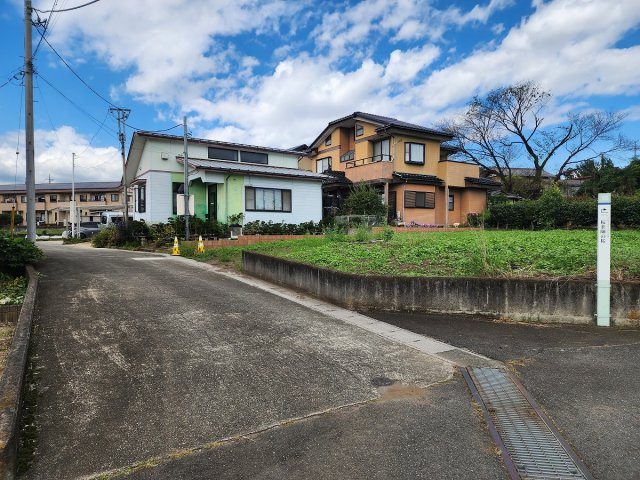 高崎市箕郷町柏木沢売土地の前面道路含む現地写真