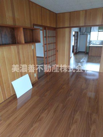 ６５３９５　岐阜市切通中古戸建ての洋室