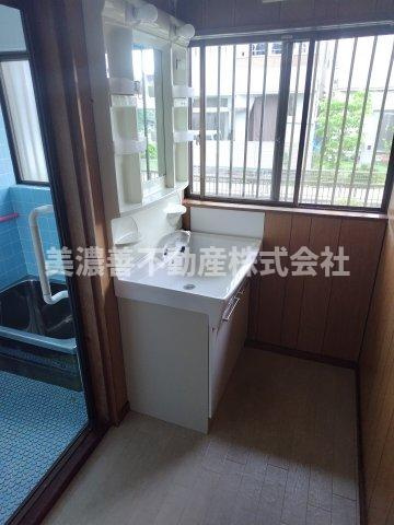 ６５３９５　岐阜市切通中古戸建ての洗面所