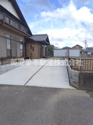 ６５３９５　岐阜市切通中古戸建ての駐車場