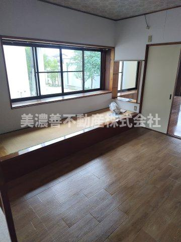 ６５３９５　岐阜市切通中古戸建てのキッチン