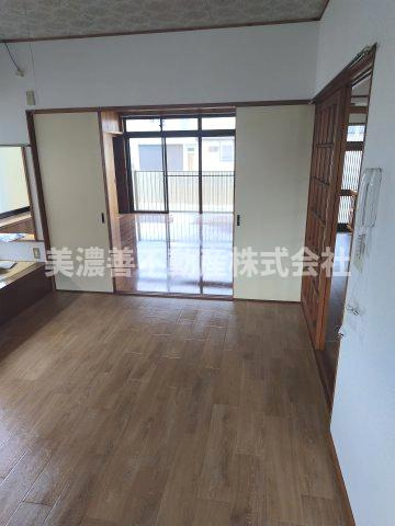 ６５３９５　岐阜市切通中古戸建てのキッチン