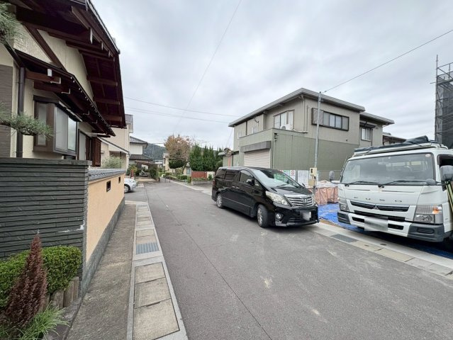 リーブルガーデン　岐阜市大洞桜台　全1区画分譲の前面道路含む現地写真|「現地（2025年11月5日）撮影」　
■前面道路　
■ヤマダ不動産　株式会社リライフ