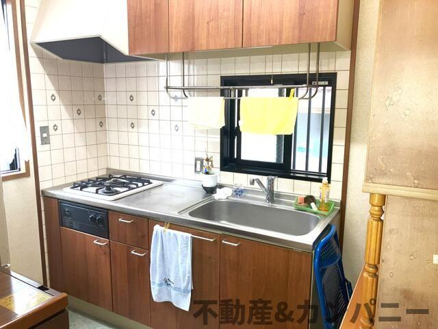 松山市小栗１丁目の中古一戸建のキッチン|キッチンでお料理をお楽しみください