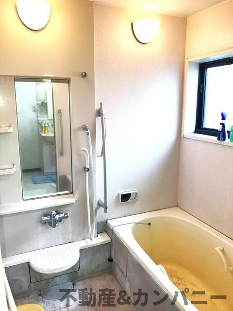 松山市小栗１丁目の中古一戸建の浴室|日々の暮らしに欠かせないお風呂です