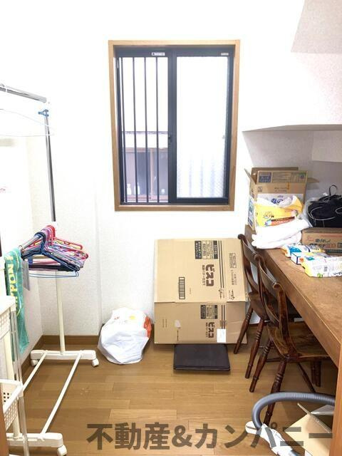 松山市小栗１丁目の中古一戸建の独立洗面台|独立洗面台、朝の身支度には欠かせません