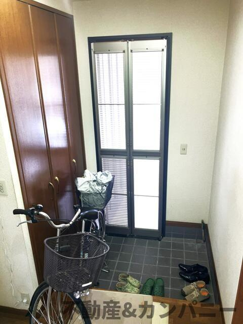 松山市小栗１丁目の中古一戸建の玄関|シンプルで使いやすい玄関です