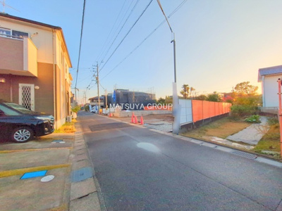 【前面道路含む現地写真】 | ブルーミングガーデン岡崎市福岡町新町-1号棟