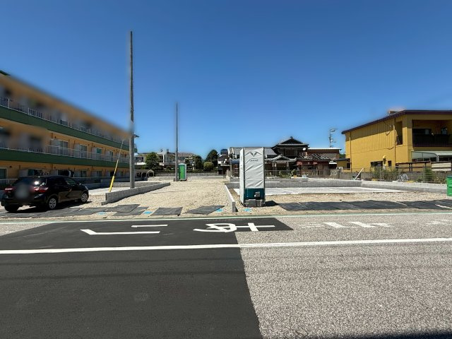 香美市土佐山田町宝町2期5棟 5号棟の前面道路含む現地写真