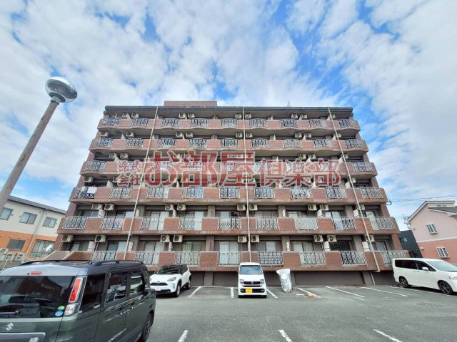 グランドセレブ真木の外観|落ち着いた雰囲気の外観です