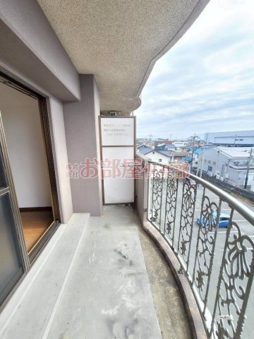 グランドセレブ真木のバルコニー|お洗濯にも便利なバルコニー付き