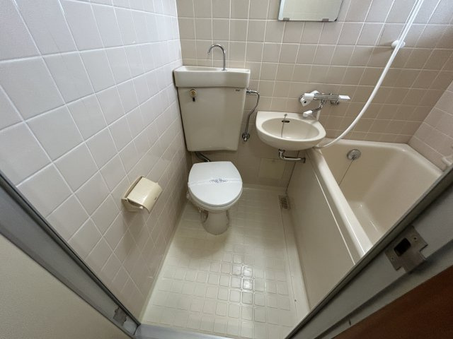 NS長尾ビルのトイレ|落ち着いた色調のトイレです