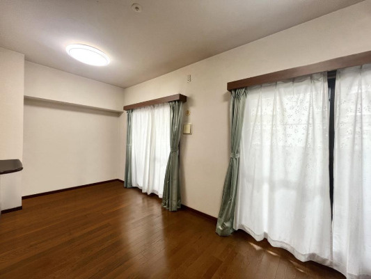 コスモ城東野江ロイヤルフォルム　4階の居間・リビング