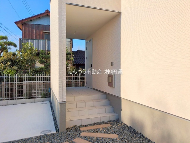 新茶屋4丁目の玄関