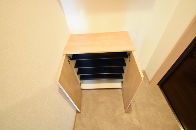 モレス・ヴィラさくら夙川の収納|シューズBOX