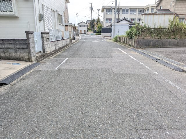 リーブルガーデン常滑市新田町第5　1号棟の前面道路含む現地写真|●○前面道路○●