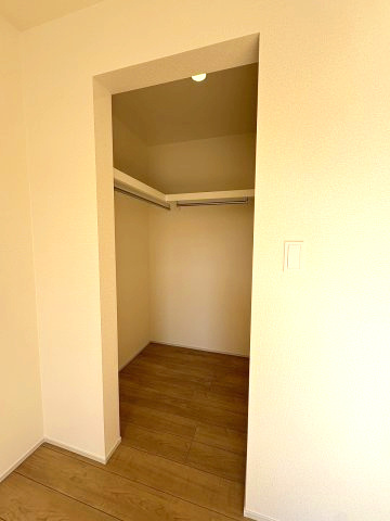 【収納】 | 大野城市つつじヶ丘3丁目　2号棟（全2棟）【仲介手数料無料・0円】 | 現地写真。ウォークインクローゼットです。