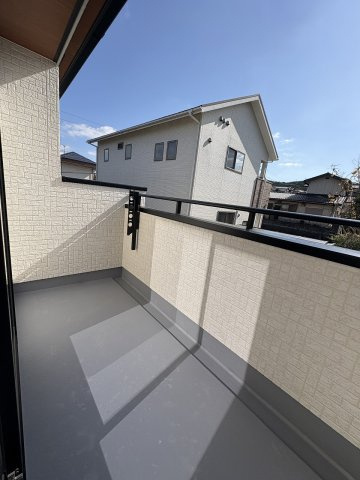 【バルコニー】 | 大野城市つつじヶ丘3丁目　2号棟（全2棟）【仲介手数料無料・0円】 | 現地写真。