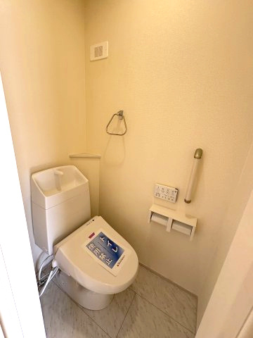 【トイレ】 | 大野城市つつじヶ丘3丁目　2号棟（全2棟）【仲介手数料無料・0円】 | 現地写真。2階にもトイレです。