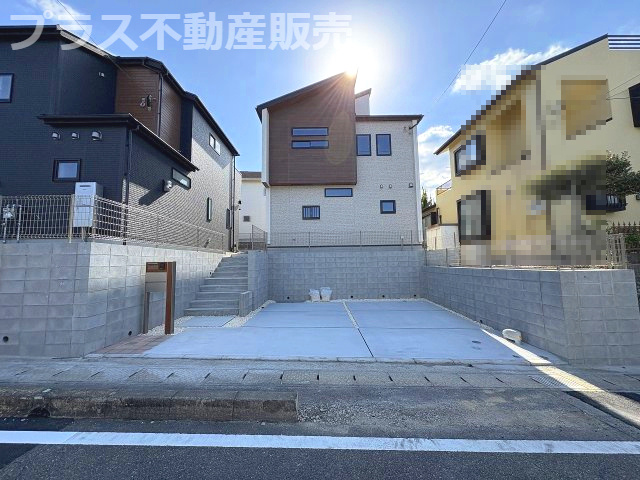 【外観】 | 大野城市つつじヶ丘3丁目　2号棟（全2棟）【仲介手数料無料・0円】 | 現地写真。同じ物件を見るなら、プラス不動産販売にお任せ下さい。