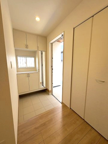 【玄関】 | 大野城市つつじヶ丘3丁目　2号棟（全2棟）【仲介手数料無料・0円】 | 現地写真。