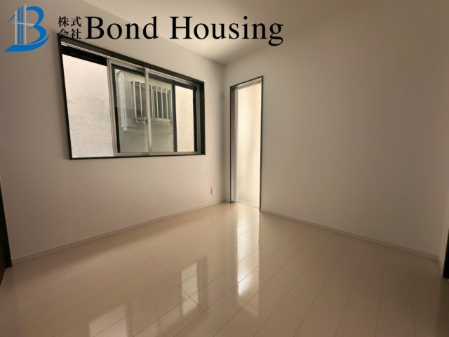 「南向き明るいリビング」「全居室2面採光」　舞子坂４丁目の子供部屋