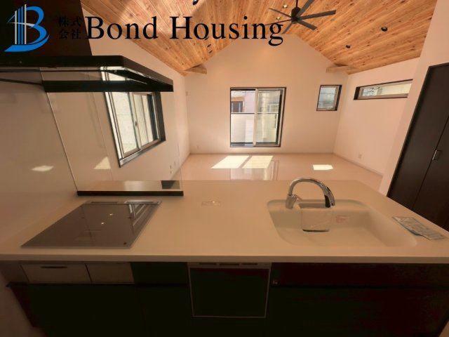 「南向き明るいリビング」「全居室2面採光」　舞子坂４丁目のキッチン