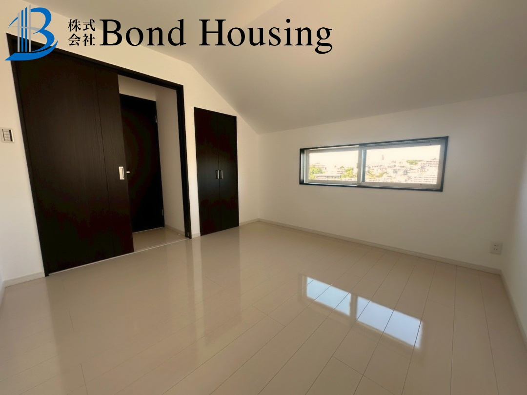 「南向き明るいリビング」「全居室2面採光」　舞子坂４丁目の寝室