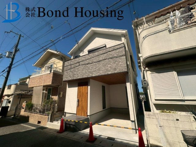 「南向き明るいリビング」「全居室2面採光」　舞子坂４丁目の駐車場