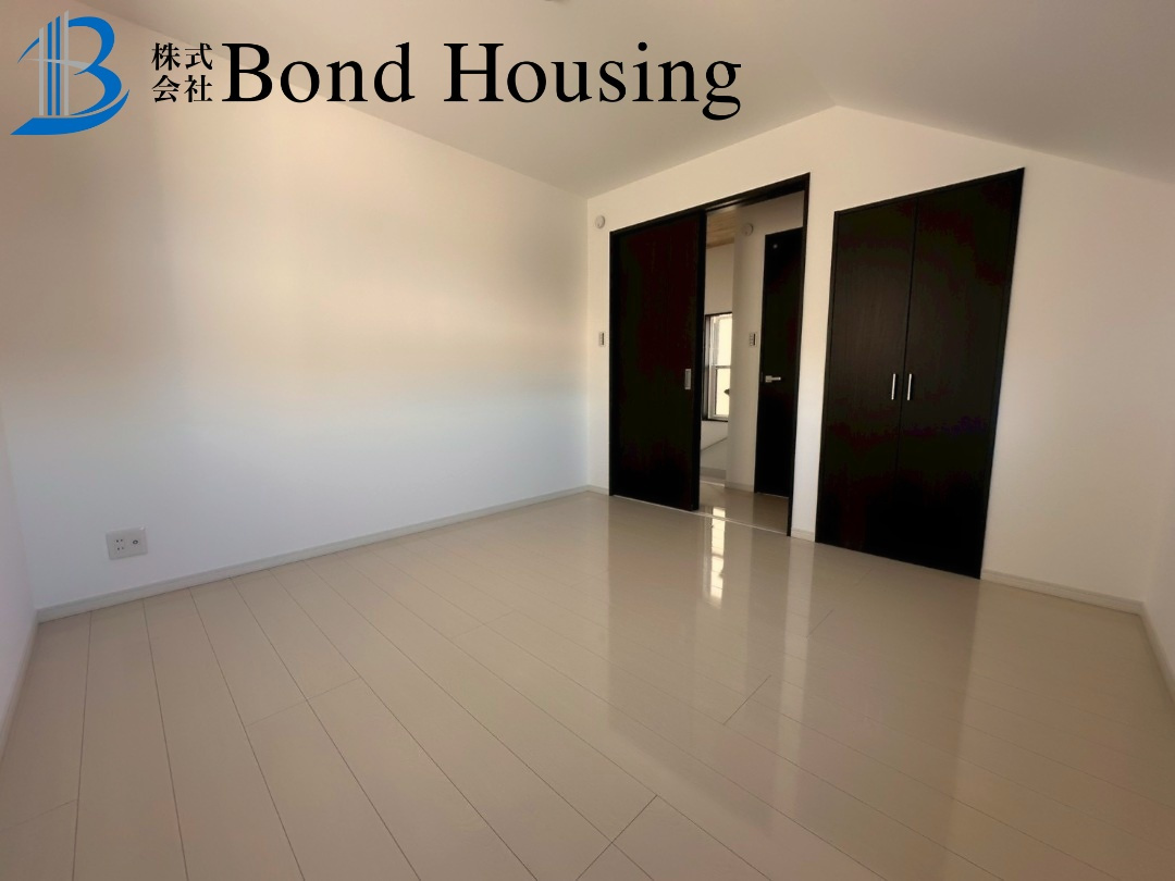 「南向き明るいリビング」「全居室2面採光」　舞子坂４丁目の子供部屋