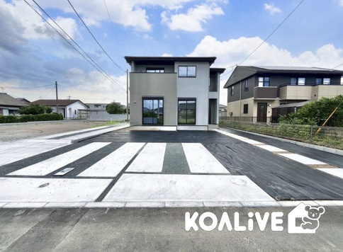 【外観】 | 高崎市下之城町　新築住宅 | 完成済み！いつでも新生活を始めることができます。
開放感あるLDK！
陽当り、風通しも良い暖かな住まいです。
KOALIVE （コアライブ）【0120-919-727】