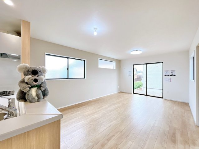 【居間・リビング】 | 高崎市下之城町　新築住宅 | 気がづけば家族が集まって楽しい会話と食事が始まる。皆で笑って過ごす幸せ溢れるリビング。