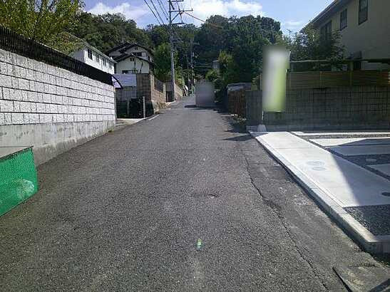 【前面道路含む現地写真】