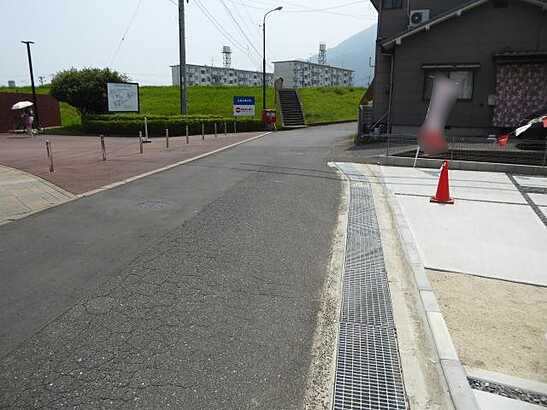 【前面道路含む現地写真】