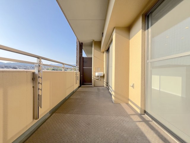 エバーライフパセオ博多南センターコートのバルコニー