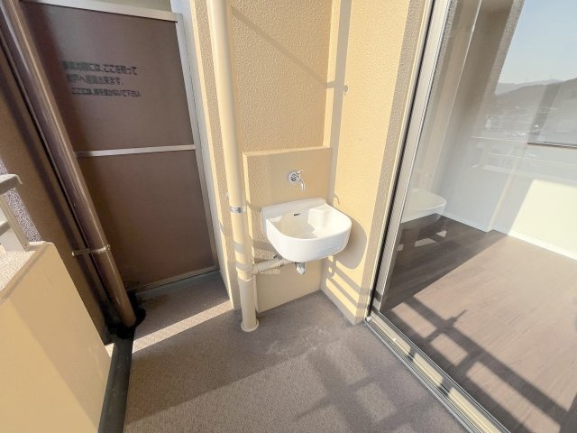 エバーライフパセオ博多南センターコートのバルコニー