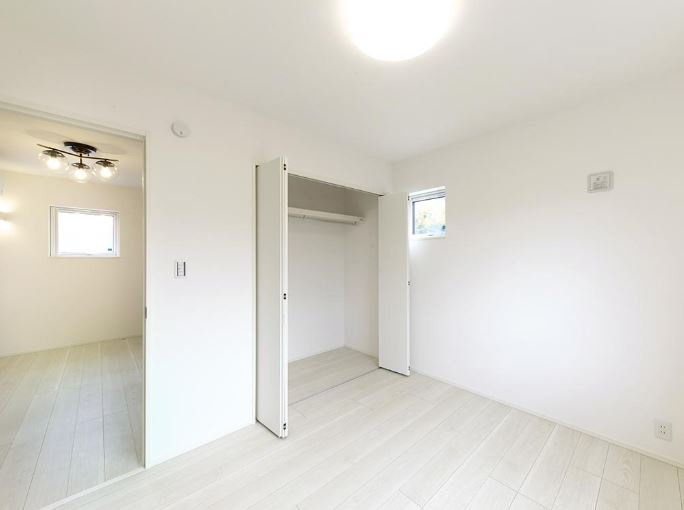 大谷町戸建（築浅）の洋室