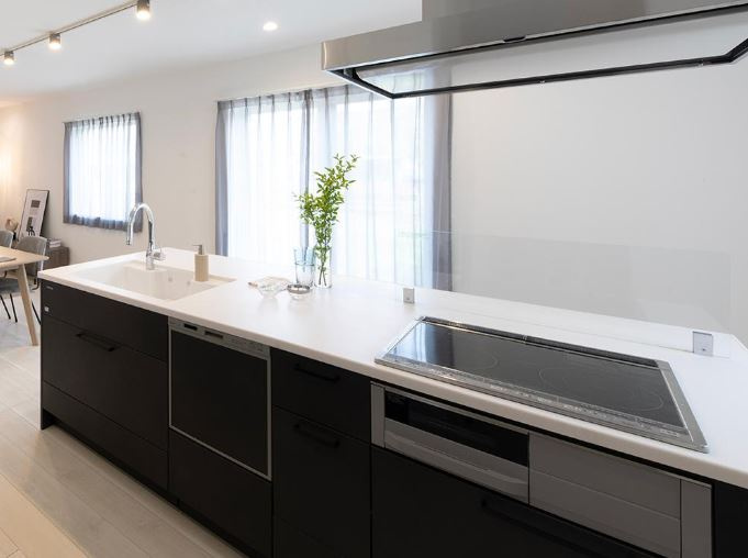 築2年・太陽光あり・並列3台可 設備充実の3LDK／米子駅前徒歩圏のキッチン