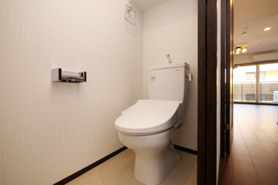 【トイレ】 | レオングラン本町橋 | 落ち着いた色調のトイレです