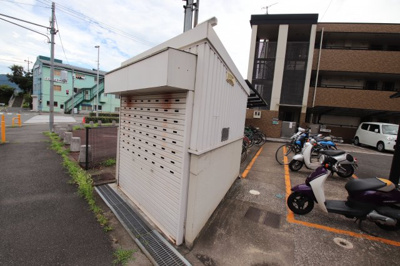 【設備】 | キャッスル山村A | 敷地内ごみ置場