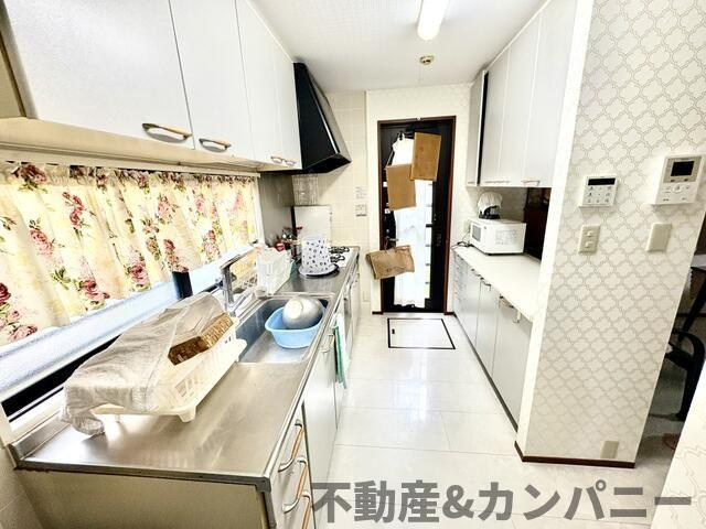 松山市白水台６丁目の中古一戸建の洋室|スタンダードな洋室です