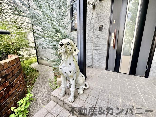 松山市白水台６丁目の中古一戸建の玄関|明るい玄関です