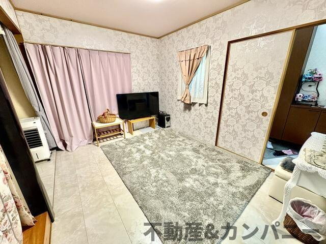 松山市白水台６丁目の中古一戸建の洋室|広々とした洋室です