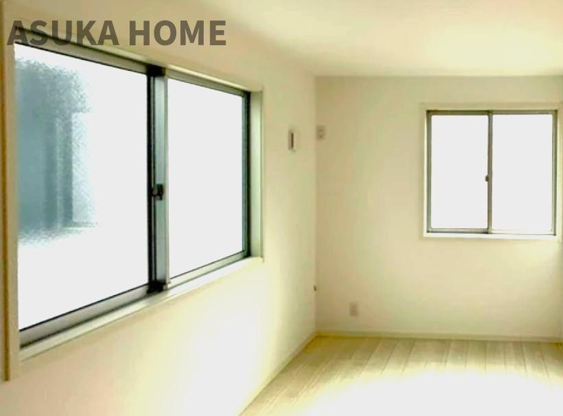 神奈川区西寺尾３丁目　戸建ての洋室|広い6.8帖のマスターベッドルームは居心地抜群です♪