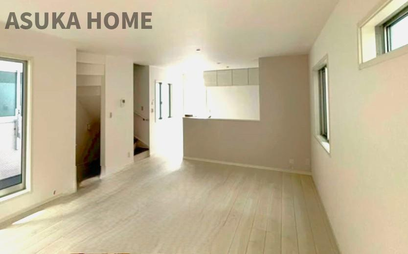 神奈川区西寺尾３丁目　戸建ての居間・リビング|毎日家族が笑顔で生活する空間であるリビング。
広さと明るさには拘ってほしい空間です。