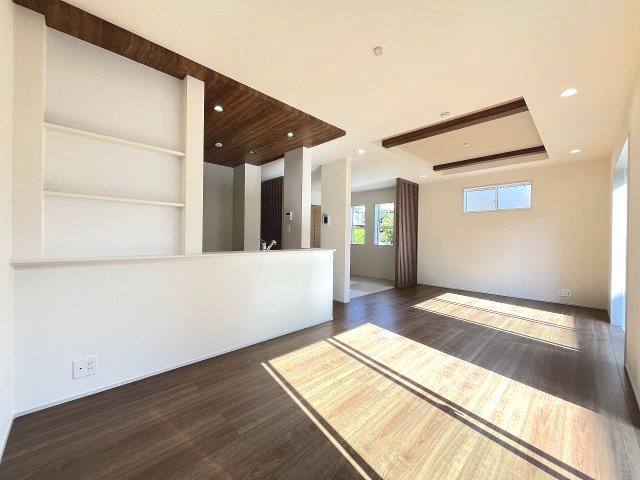 【居間・リビング】 | 大野城市つつじヶ丘3丁目　1号棟（全2棟）【仲介手数料無料・0円】 | 現地写真。