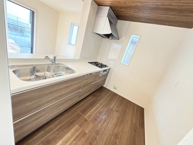 【キッチン】 | 大野城市つつじヶ丘3丁目　1号棟（全2棟）【仲介手数料無料・0円】 | 現地写真。