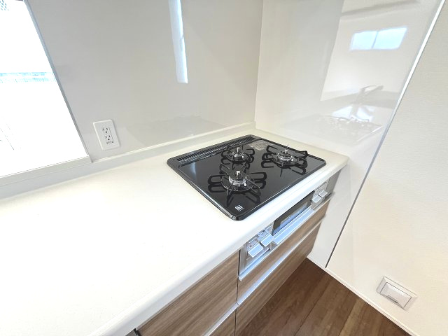 【キッチン】 | 大野城市つつじヶ丘3丁目　1号棟（全2棟）【仲介手数料無料・0円】 | 現地写真。